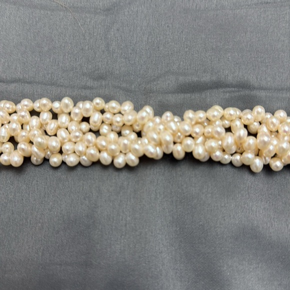 Salt Water Pearl Necklace
6 strand / 18 inches 
Magnetic mother of pearl clasp - Picture 7 of 7